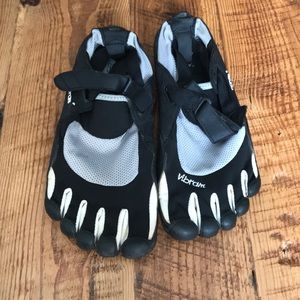 Vibrams Shoes SZ 10.5